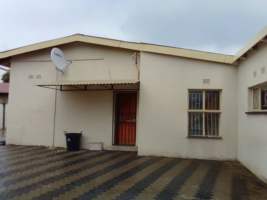 To Let 1 Bedroom Property for Rent in Oos Einde North West